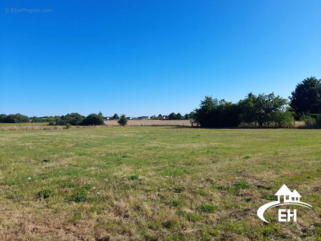 Terrain à SAINT-OUEN-SUR-ITON
