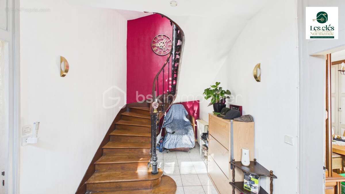 Une maison bourgeoise, cinq chambres, un parc de plus de 4 000 m²… et encore du potentiel ! - photo 6
