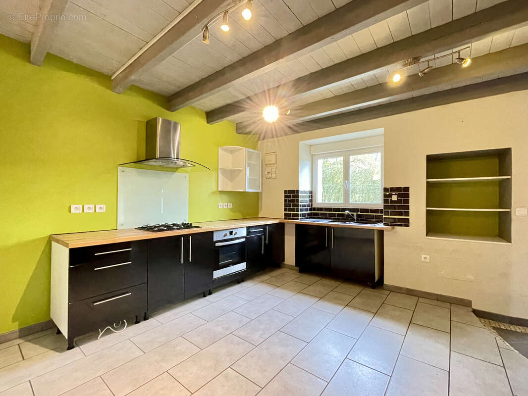 Maison à AVAILLES-LIMOUZINE