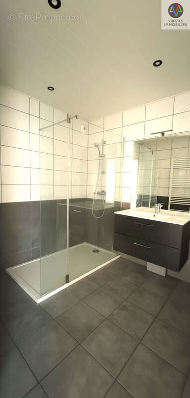 Appartement entièrement rénové de 116 m2 - photo 8