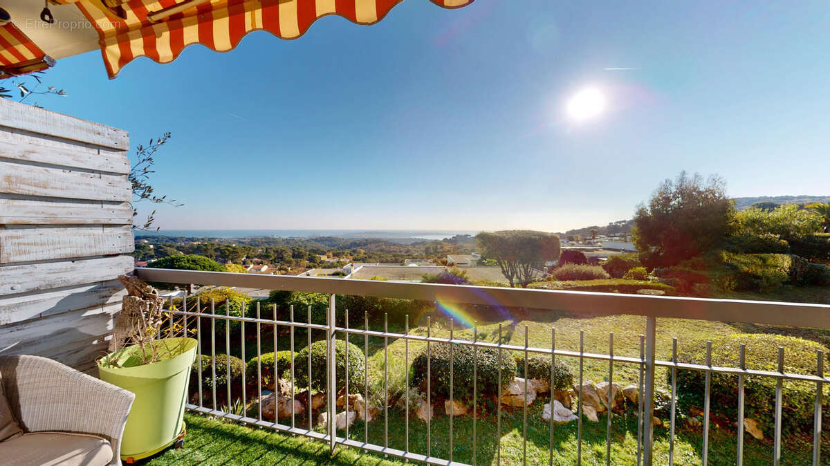 Appartement à VALLAURIS