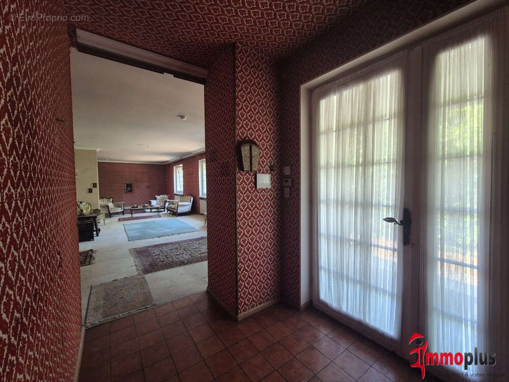 Villa plain-pied centre Saint-Louis 190m2 avec piscine intérieure - photo 11