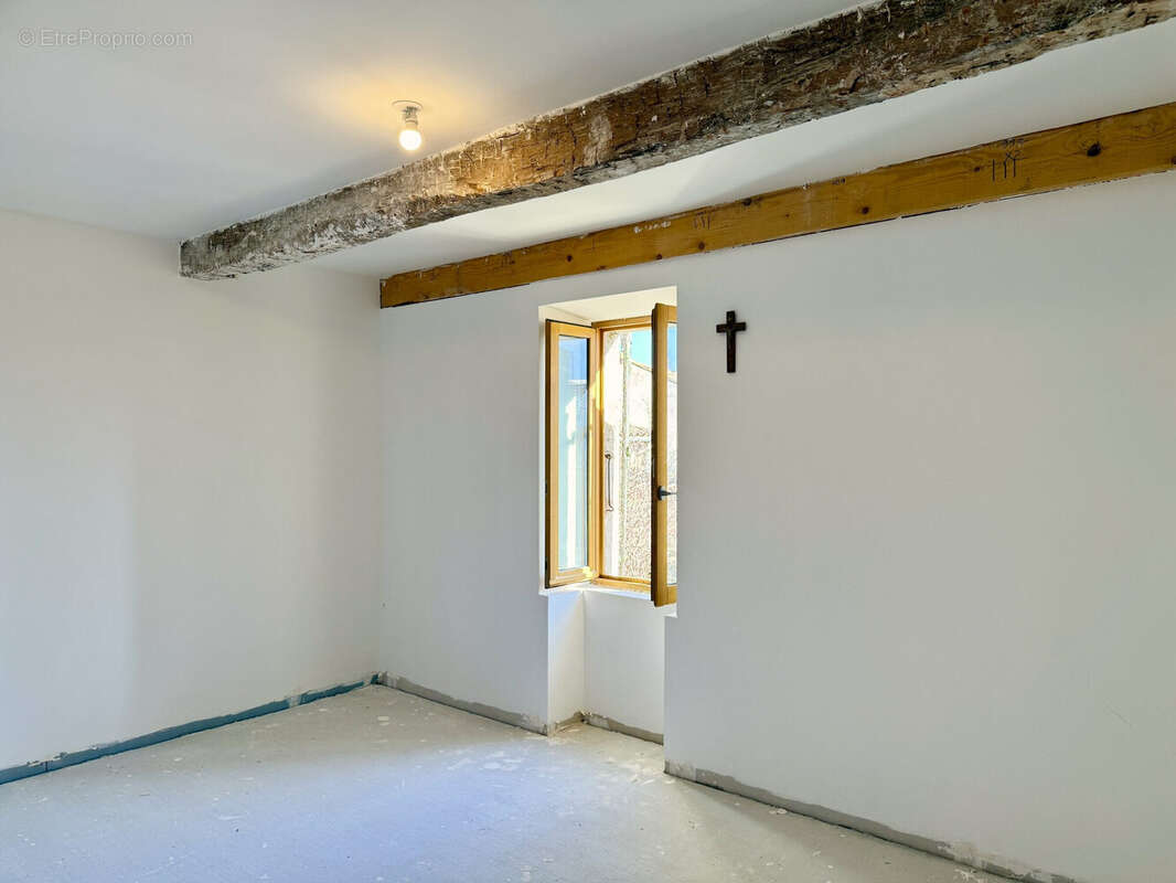 Dickjan POPPEMA d' eXp France vous propose un appartement T5 dans un ancien château - Appartement à SAINT-CHRISTOL