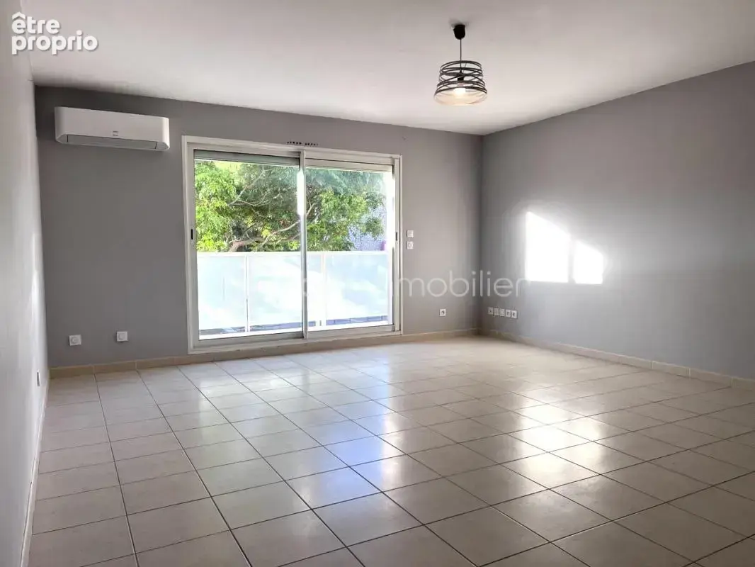 Un appartement au 1er étage de type F2 de 42,15 m2, terrasse de 12,16 m2, deux parkings privatifs - photo 2