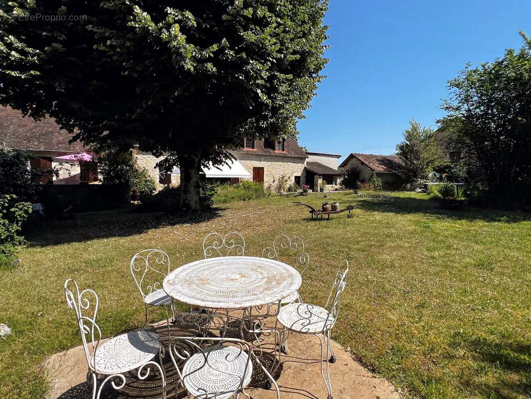 Maison à COULAURES