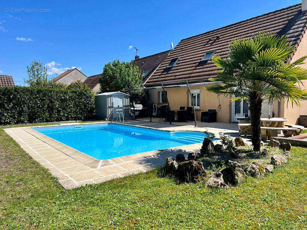 Maison à VILLENEUVE-LE-COMTE