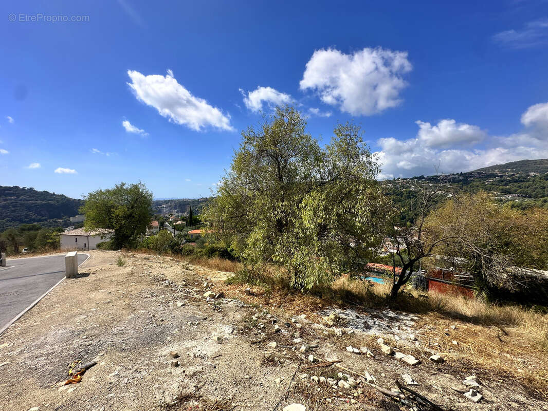 Saint-andré-de-la-roche : terrain à bâtir de 770m2 environ, dominant, exposition ouest - photo 2