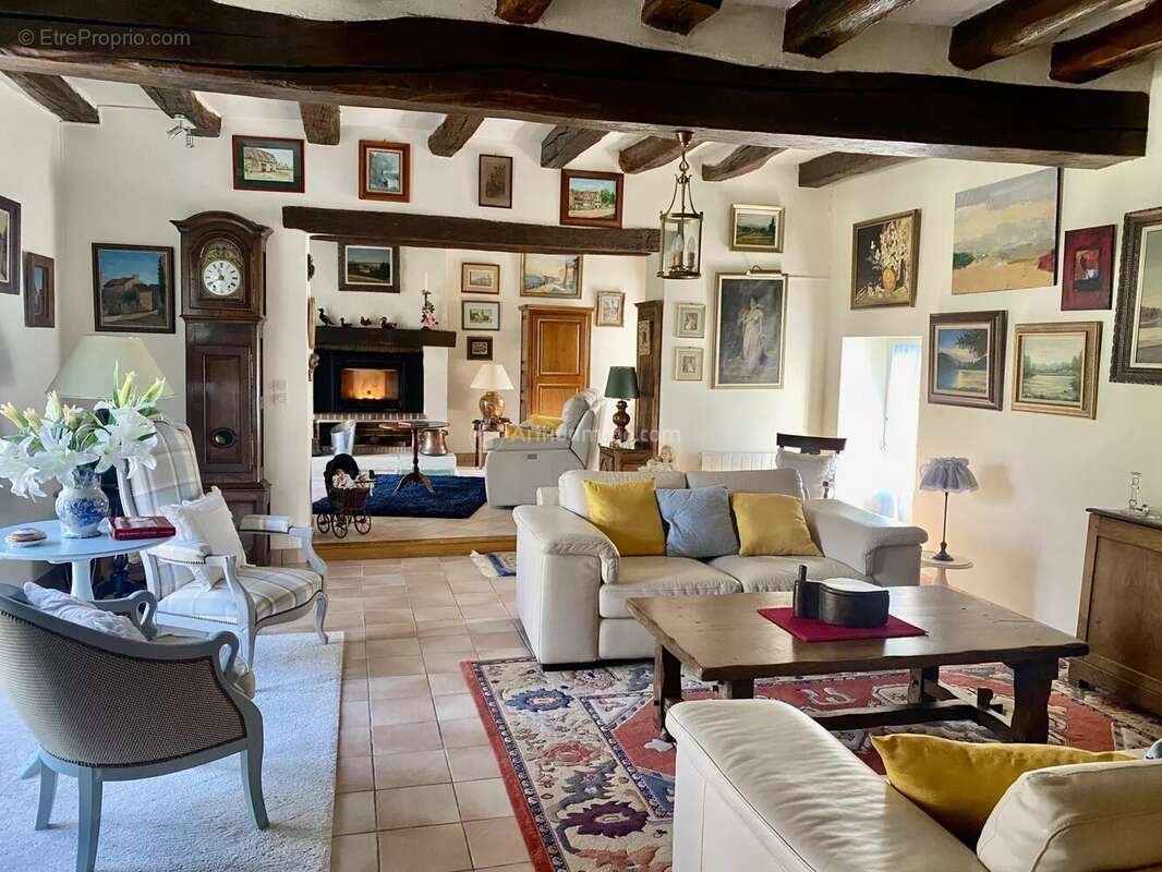 Maison à BEAUMONT-LA-RONCE