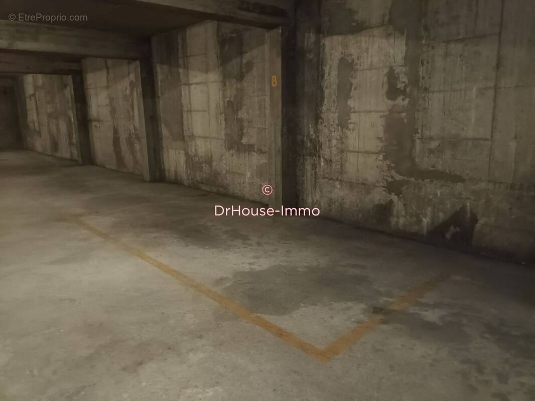 Parking à PARIS-15E