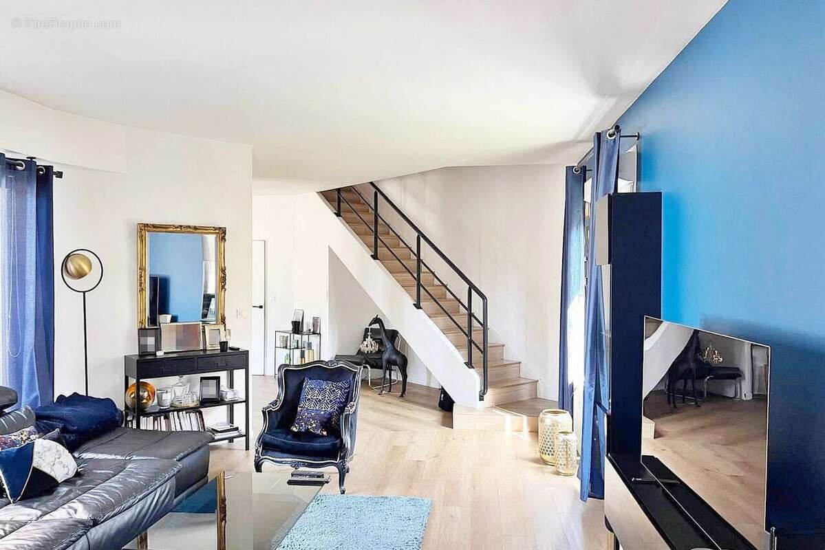 Maison à CHENNEVIERES-SUR-MARNE