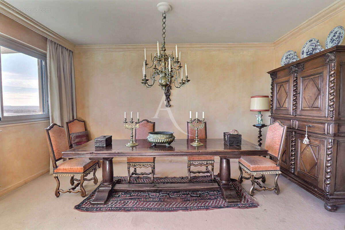 Appartement à LE MESNIL-LE-ROI
