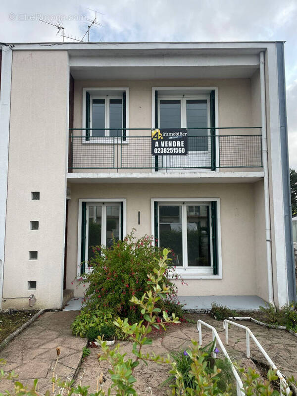 Maison à FLEURY-LES-AUBRAIS