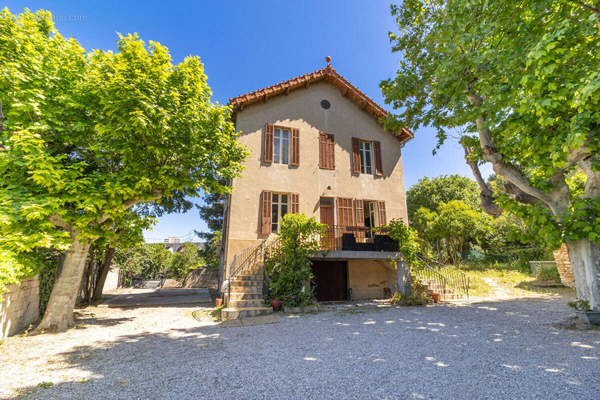 Maison 7 pièces sur 800m2 parcelle 13015 Marseille - photo 8