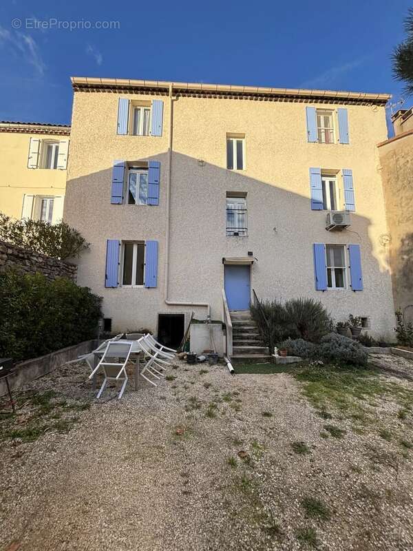 Appartement à MEYRANNES