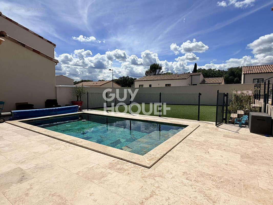 Maison de 2022 de 6 pièces de 123 m² à vendre à Laudun-l'Ardoise avec piscine et garage - photo 2