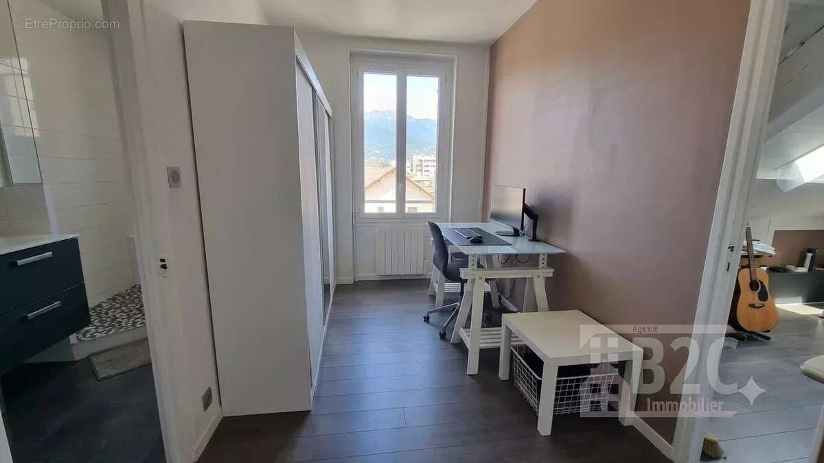 Appartement à SAINT-MARTIN-D'HERES