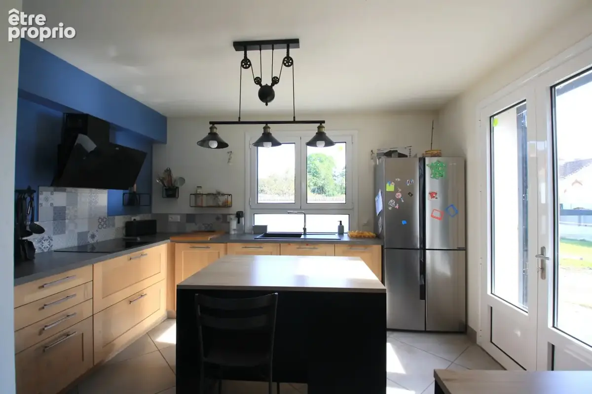 Maison rénovée,  3 chambres, sur un terrain clos de 1230 m² - photo 3