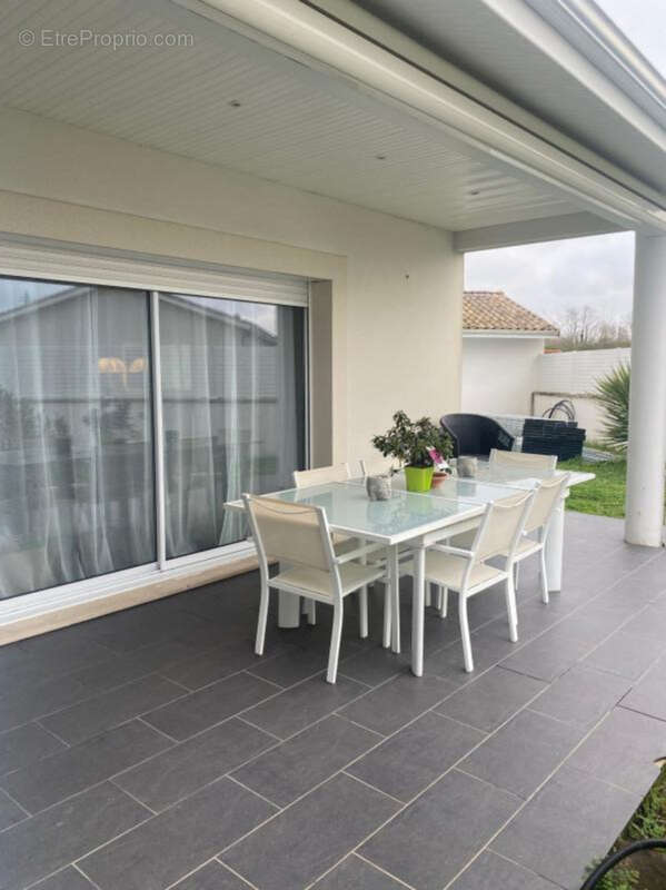 Maison à AMBARES-ET-LAGRAVE