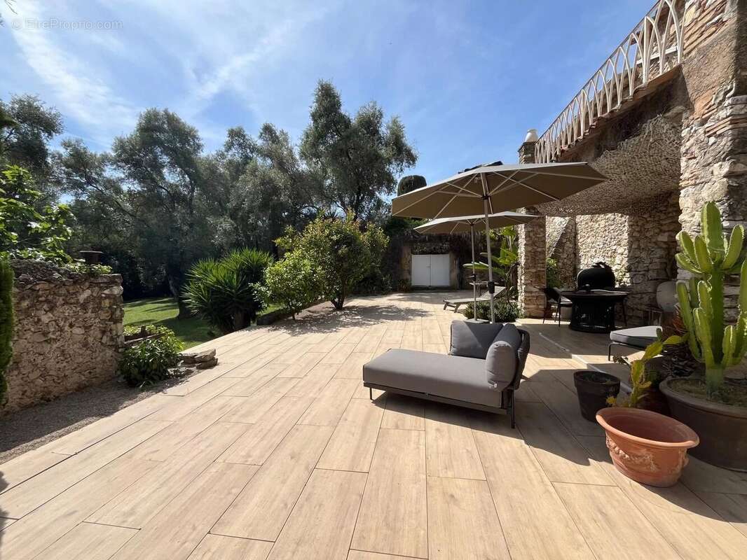 Appartement à ROQUEFORT-LES-PINS