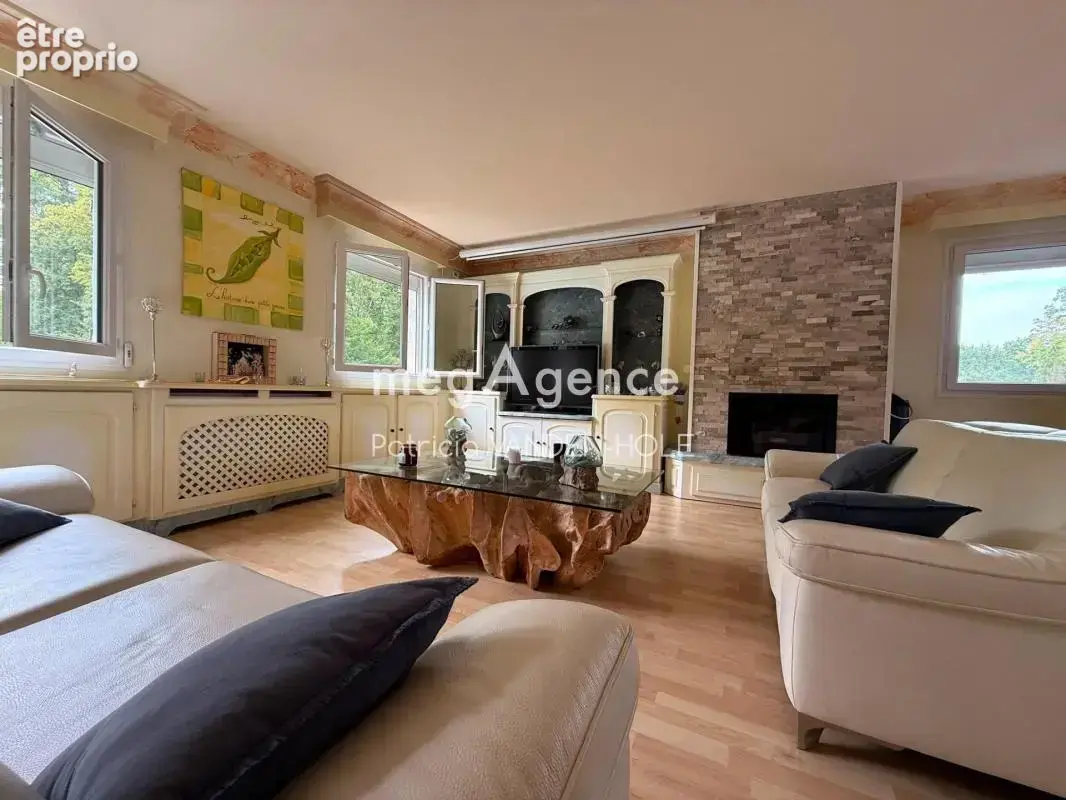 Villa avec piscine couverte à 1h de Paris , vendu avec le mobiliers , prestations récentes - photo 9