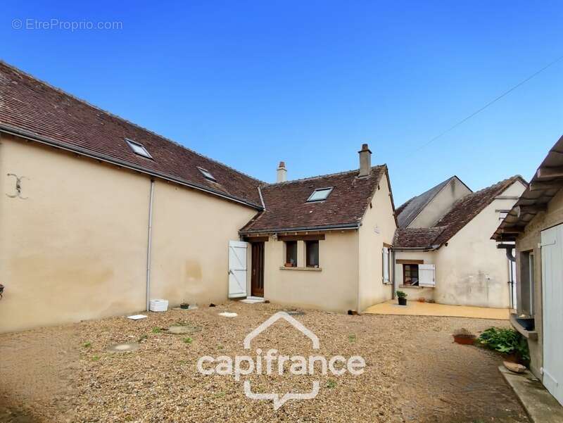 Maison à SAVIGNY-SUR-BRAYE