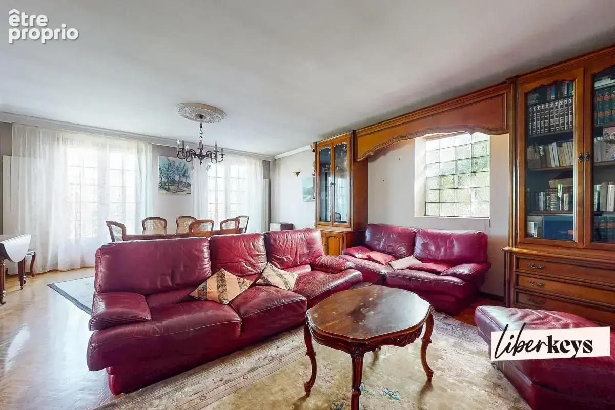 Rare à Villepinte – 197 m² au sol, 7 chambres et 823 m² de jardin : une maison aux multiples possibilités sans travaux - photo 2