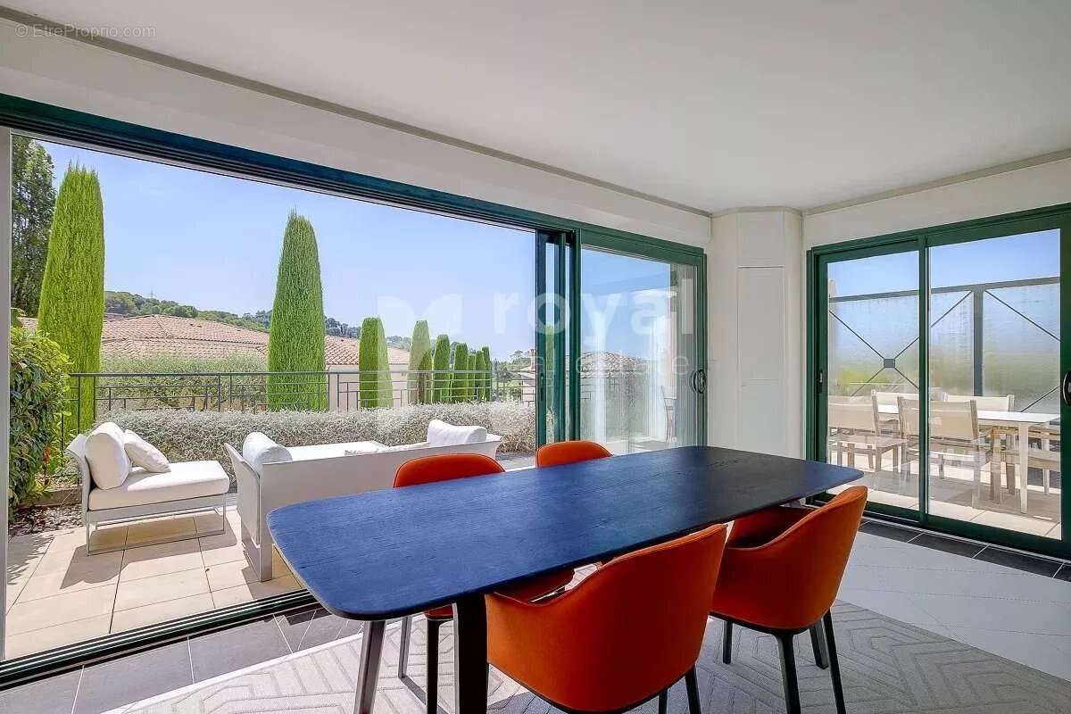 Appartement à MOUGINS