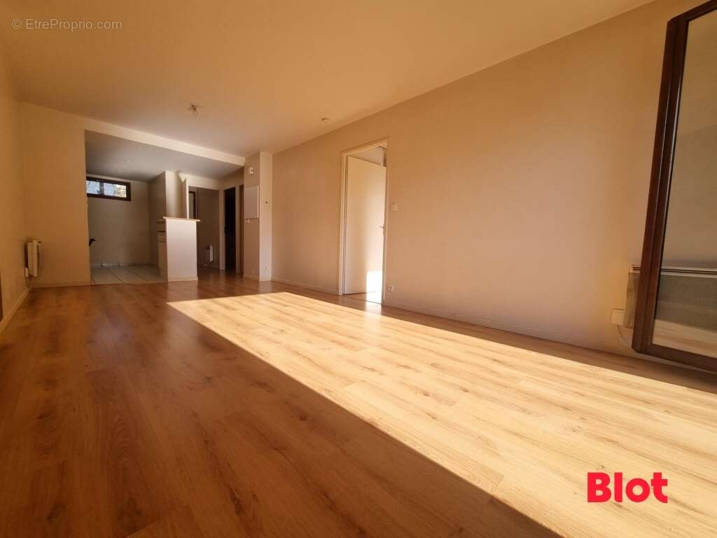 Appartement 62 m² à Pace  - photo 4