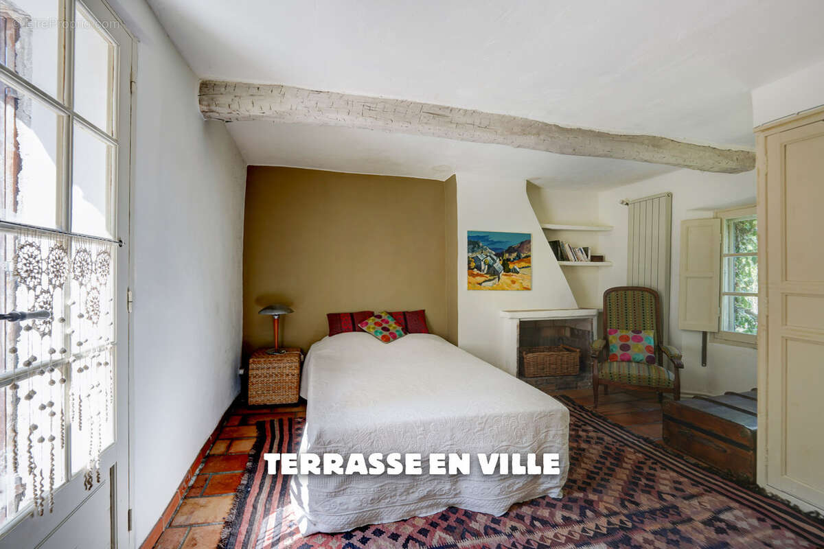 Maison à ENTRECASTEAUX