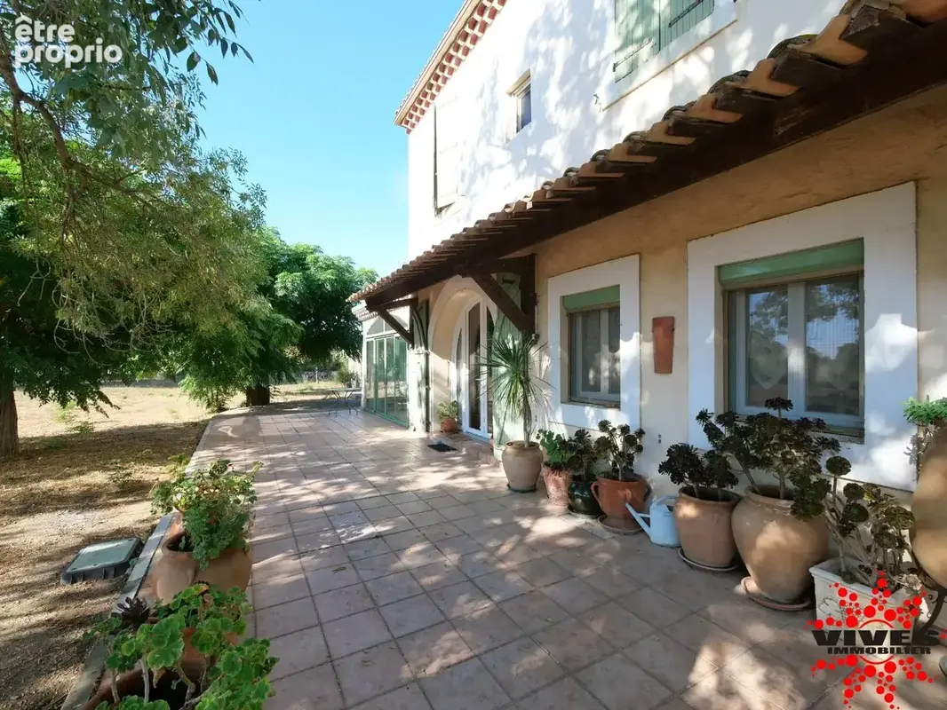 Villa T5 avec double garage, piscine et 2,8 hectares de terrain  Un cadre de vie exceptionnel - photo 3
