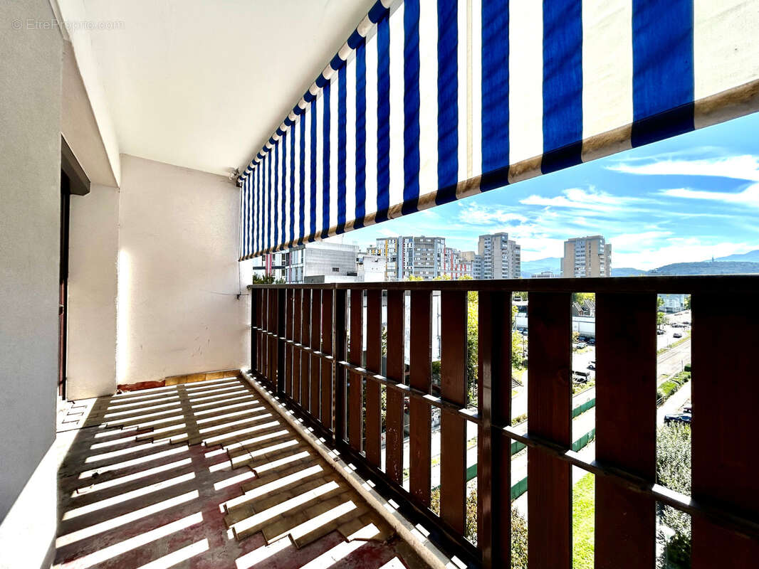 GRENOBLE - T4 de 80m2 à rénover avec un grand balcon - photo 3