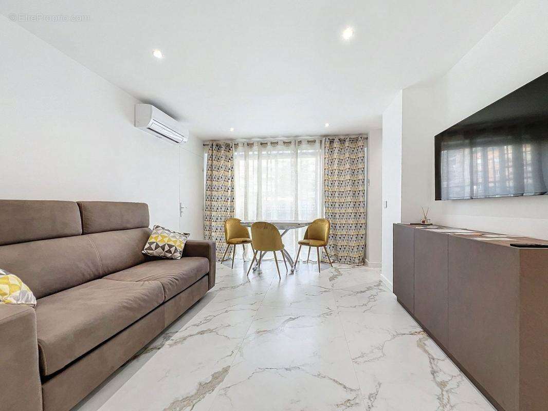 Appartement à VALLAURIS