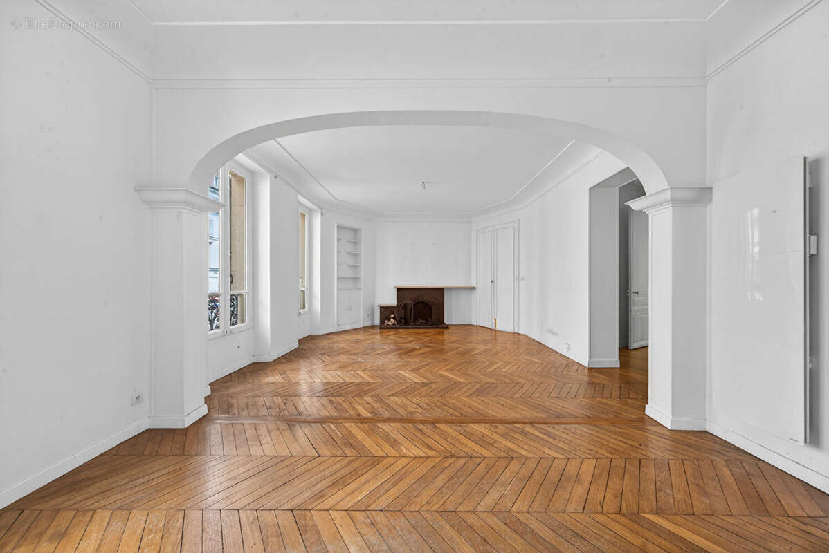 Appartement à PARIS-10E