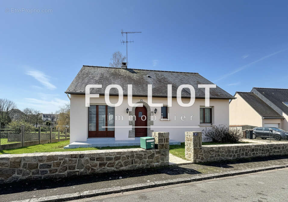 Maison à FOUGERES