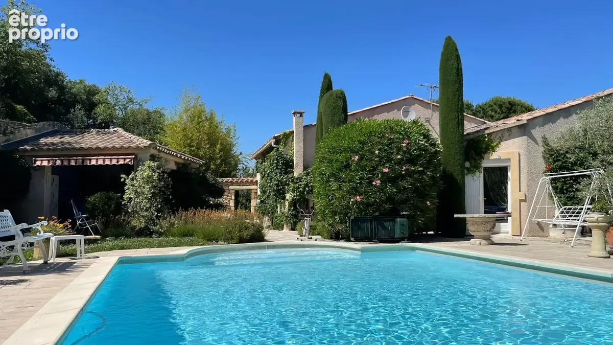 Proche Pont du Gard, villa avec parc paysager, piscine et double garage - photo 11