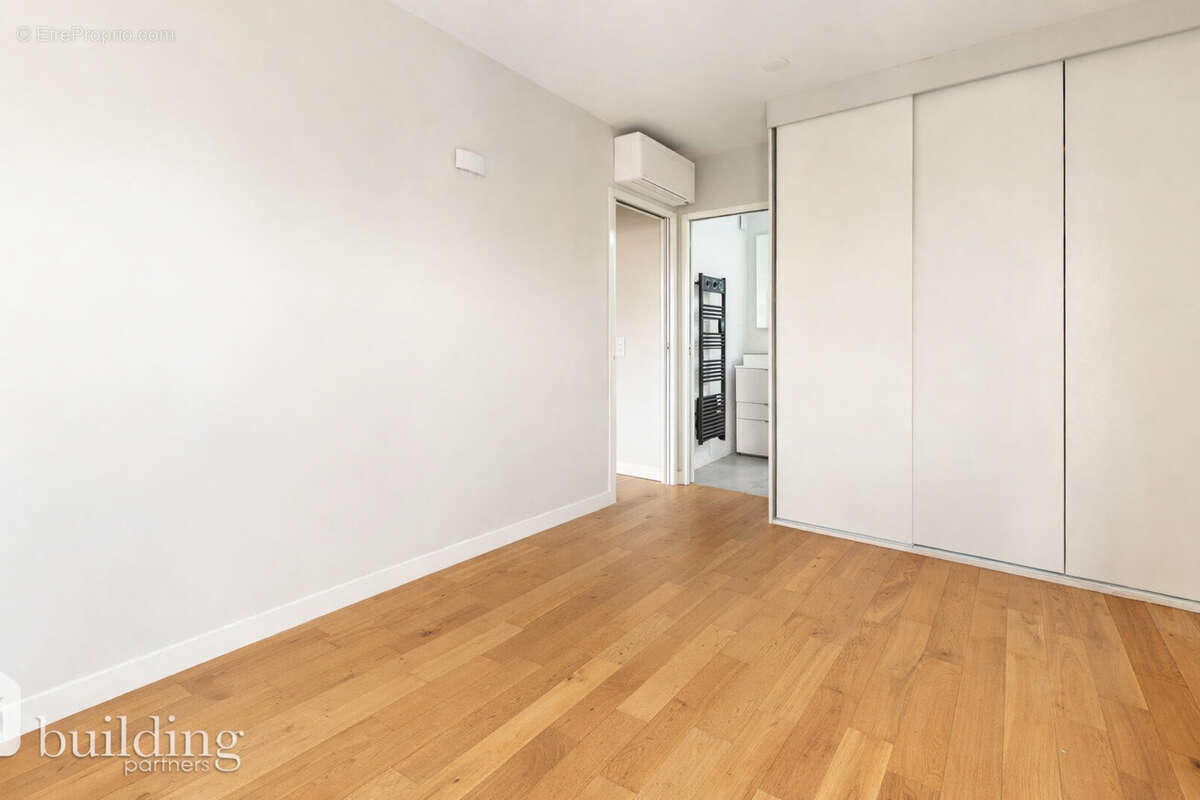 Appartement à COURBEVOIE