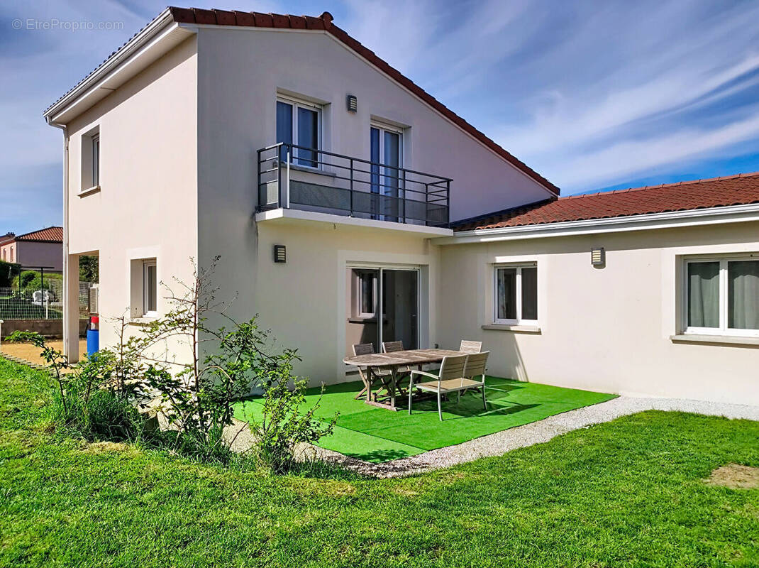 Maison à VIC-LE-COMTE