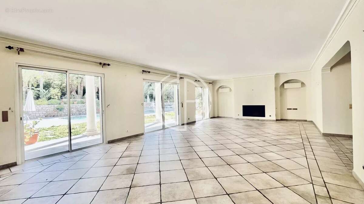 Maison à MOUGINS
