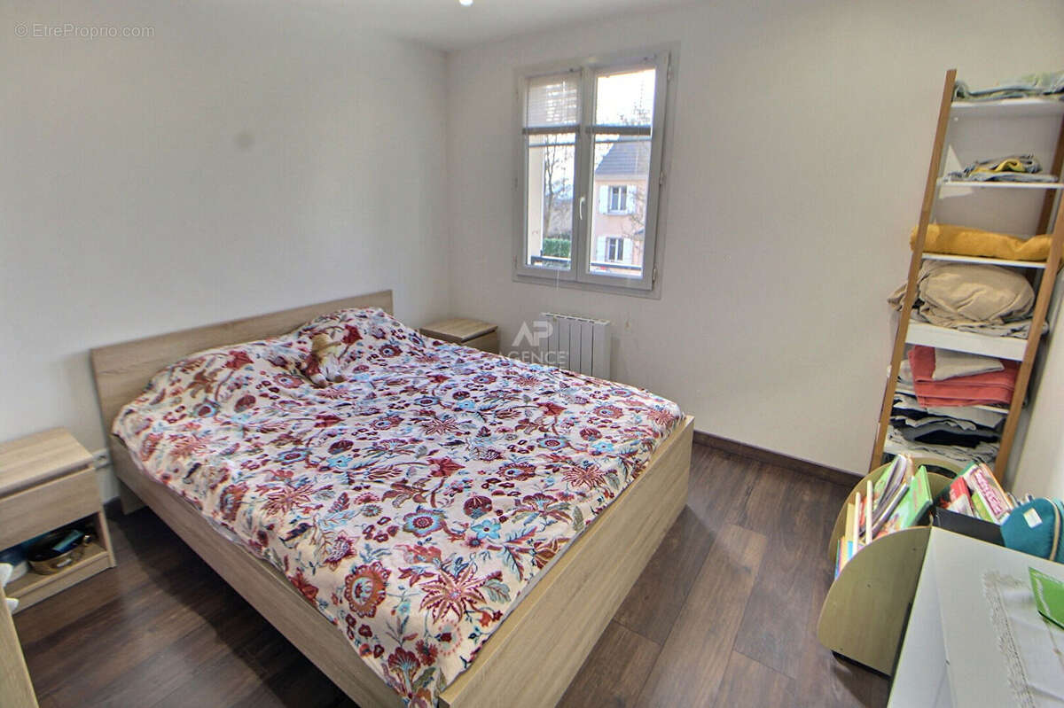 Maison à CHANTELOUP-LES-VIGNES