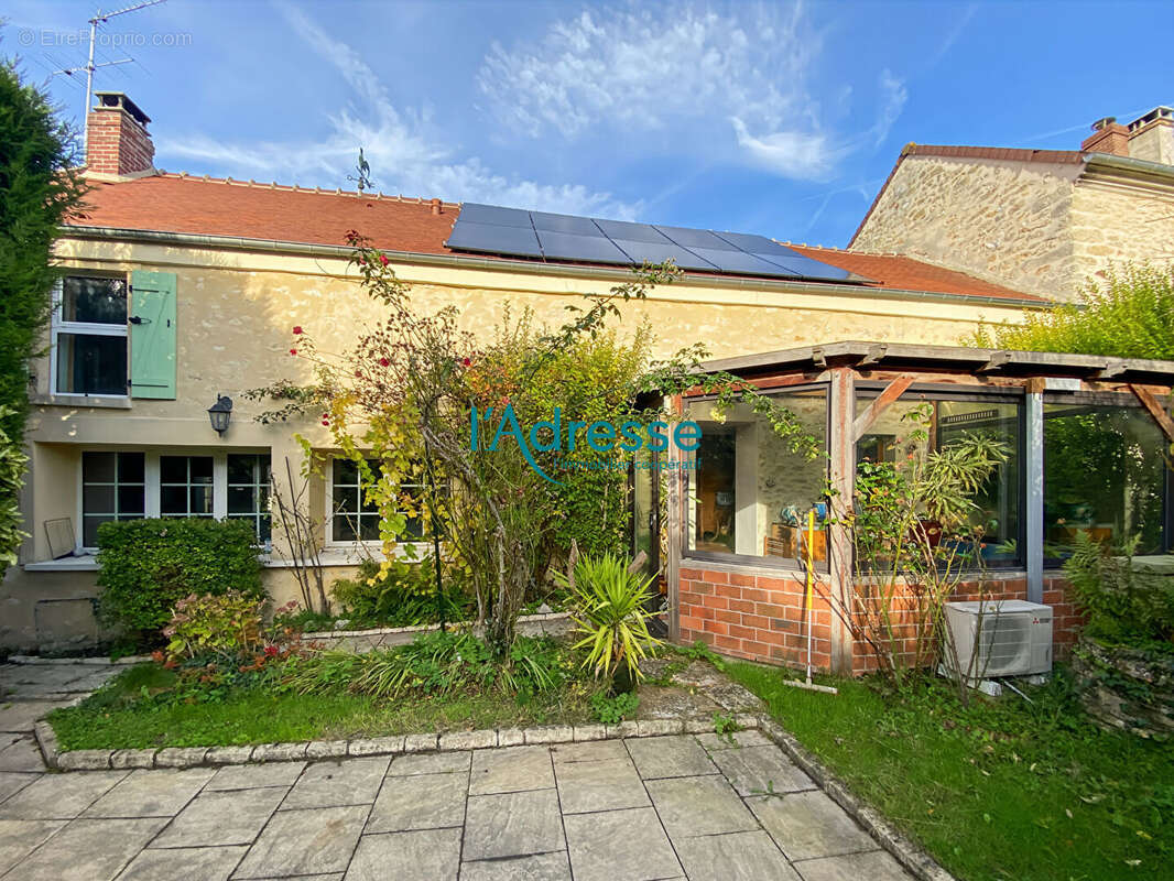 Maison à OINVILLE-SUR-MONTCIENT