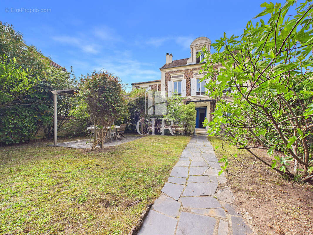 Maison à LE PERREUX-SUR-MARNE