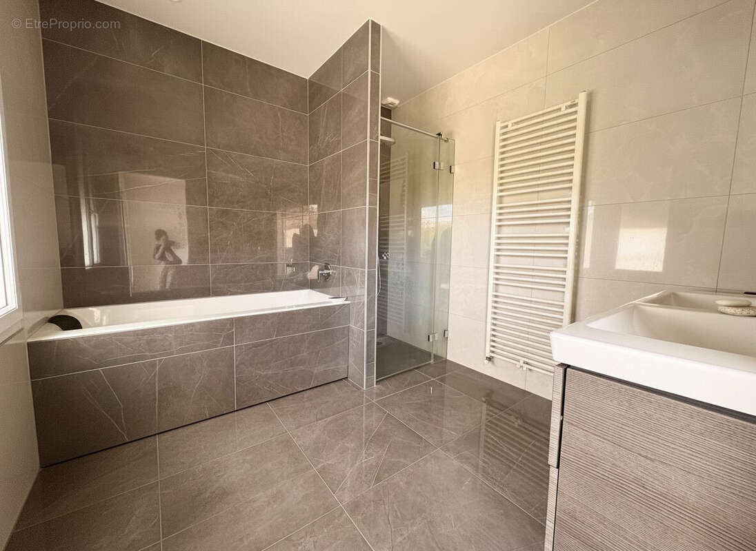 Appartement à MAGNY-LE-HONGRE