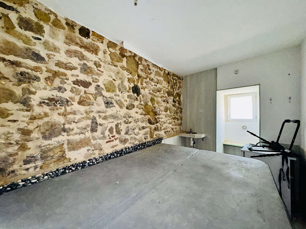 Appartement à PUISSALICON