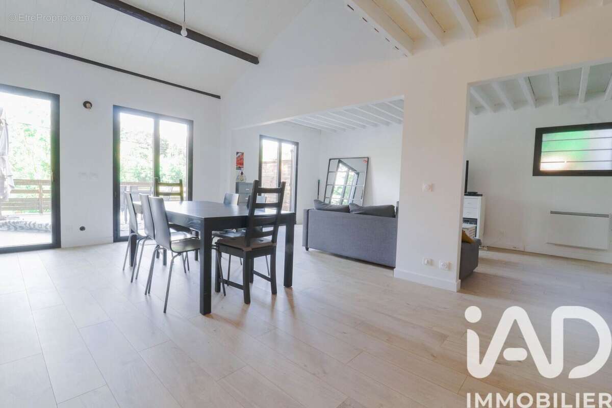 Maison 135 m² à Saulx-Les-Chartreux  - photo 4