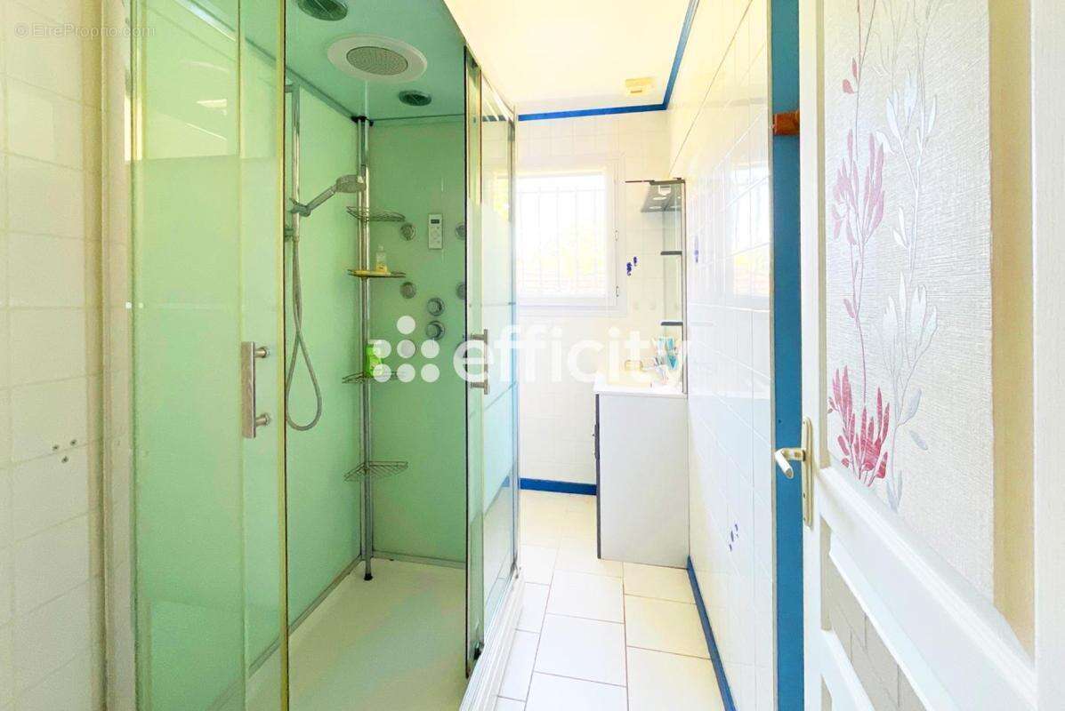 Maison à SAINT-LAURENT-DE-LA-PREE