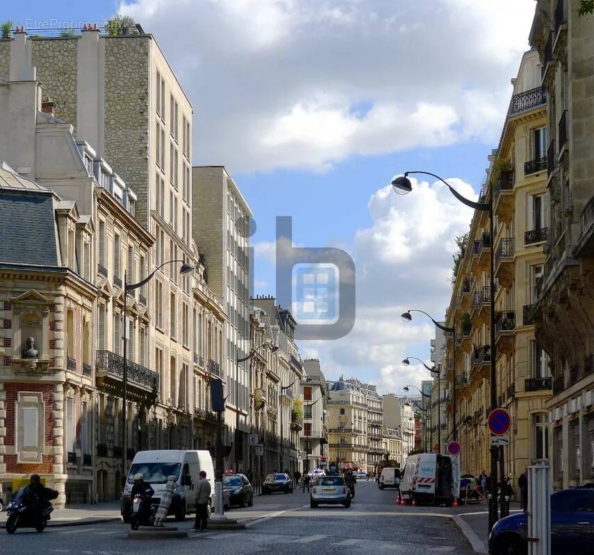 Commerce à PARIS-17E