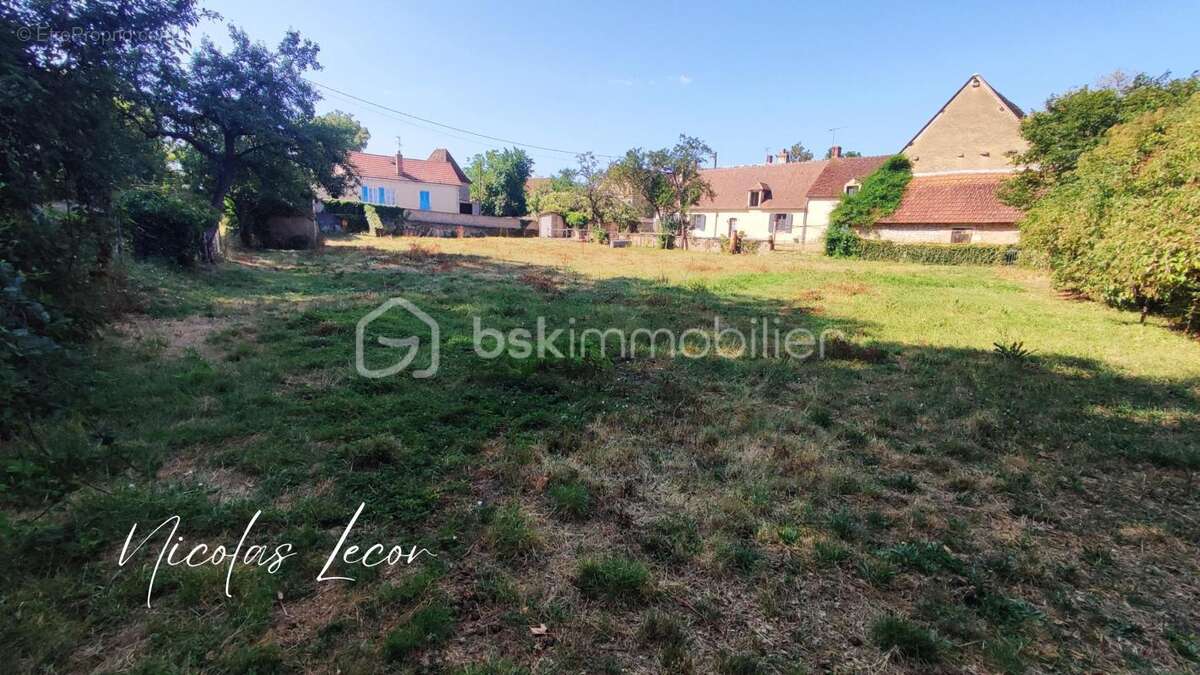 Authentique longère de 170 m² habitables – 4 chambres – Grange – Dépendances – Terrain clos d'environ 2 400 m² - photo 13