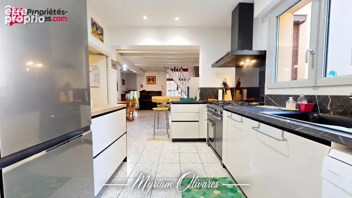 En exclusivite - maison d'architecte - 3 chambres - piscine 11x4.5 - 2 garages - terrain 2300m² - photo 6