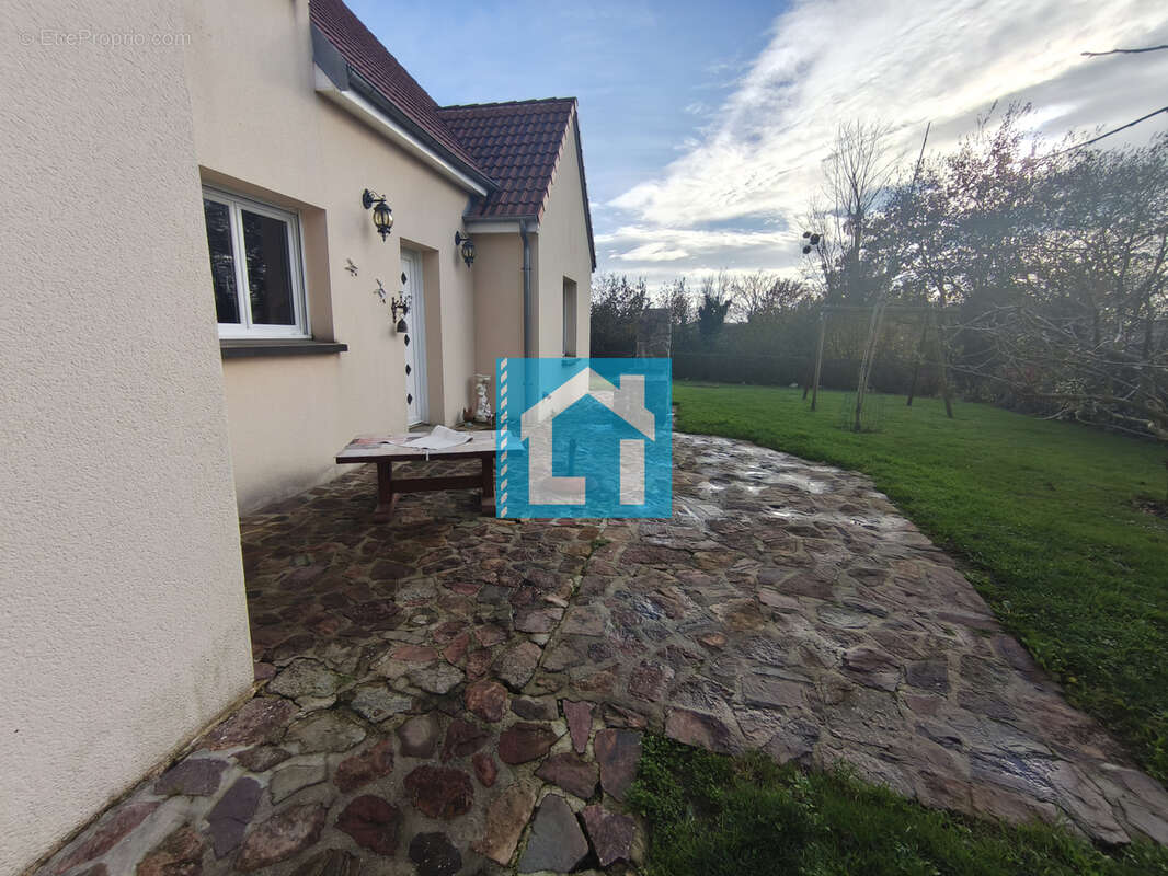 Maison à FOLLIGNY