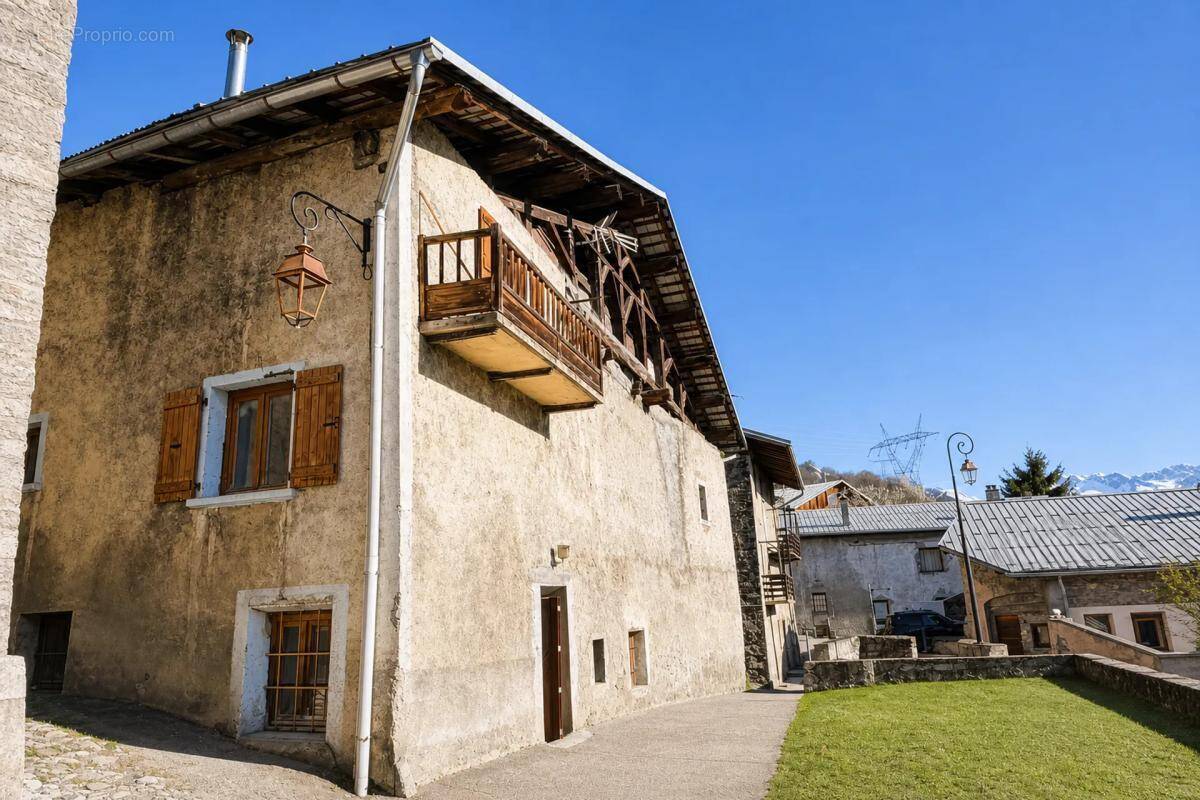 Maison à LES CHAPELLES